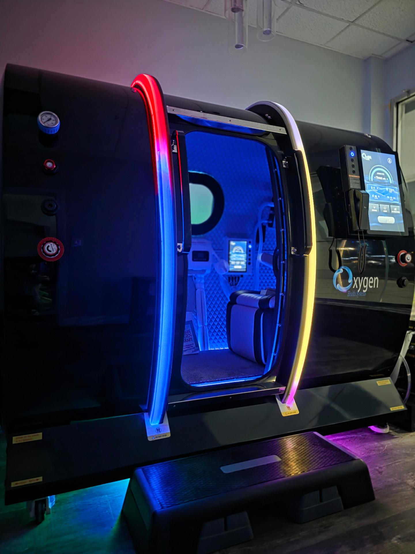Professional hyperbaric oxygen therapy chamber at Cryogenix Rejuvenation Palm Harbor